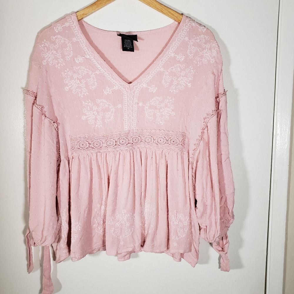 Liv Los Angeles V Neck Feminine Soft Pink Boho Floral Embroidered BlouseSize 1X